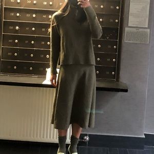 Uniqlo 2pcs soufflé yarn sweater and skirt set in Heathered green